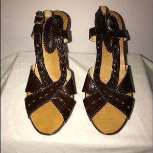 Super cute size 8 1/2  heel sandles